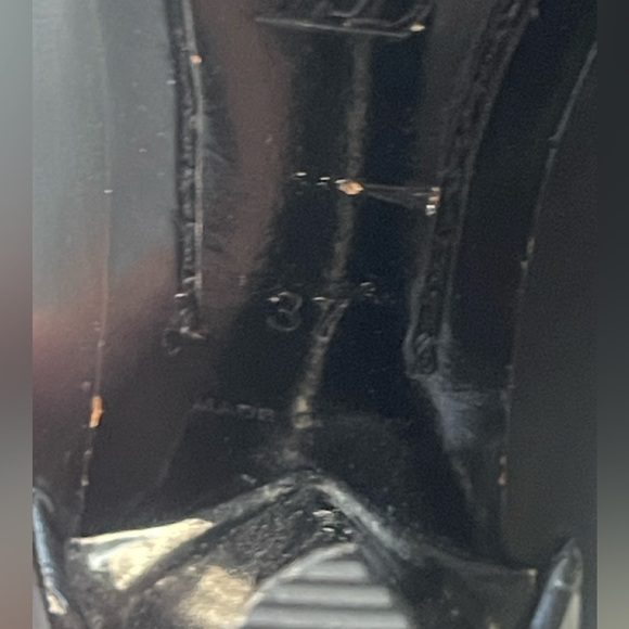 Vintage Black Loius Vuitton Pumps in Great Condition - Picture 4 of 7